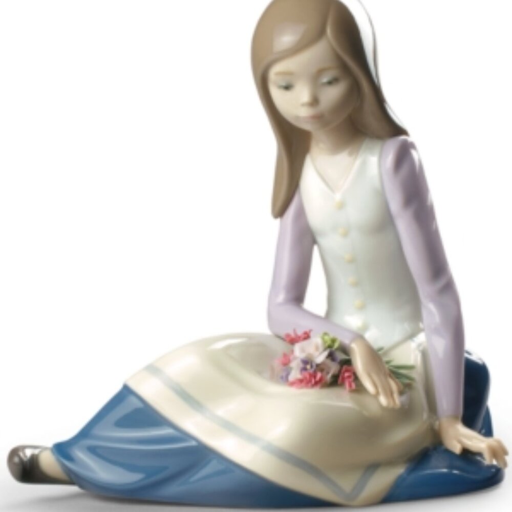 LLADRO Contemplative Young Girl Porcelain Sculpture